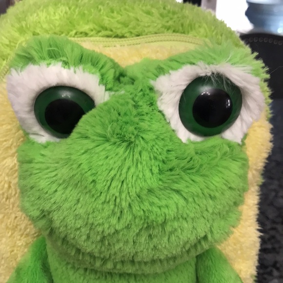 Adorable fuzzy frog backpack/rolling case - Picture 5 of 6